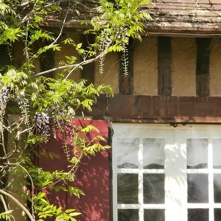 Bed & Breakfast Aux Pommiers De Livaye *