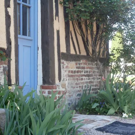 Aux Pommiers De Livaye Bed & Breakfast