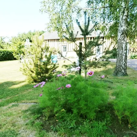 Aux Pommiers De Livaye Bed & Breakfast